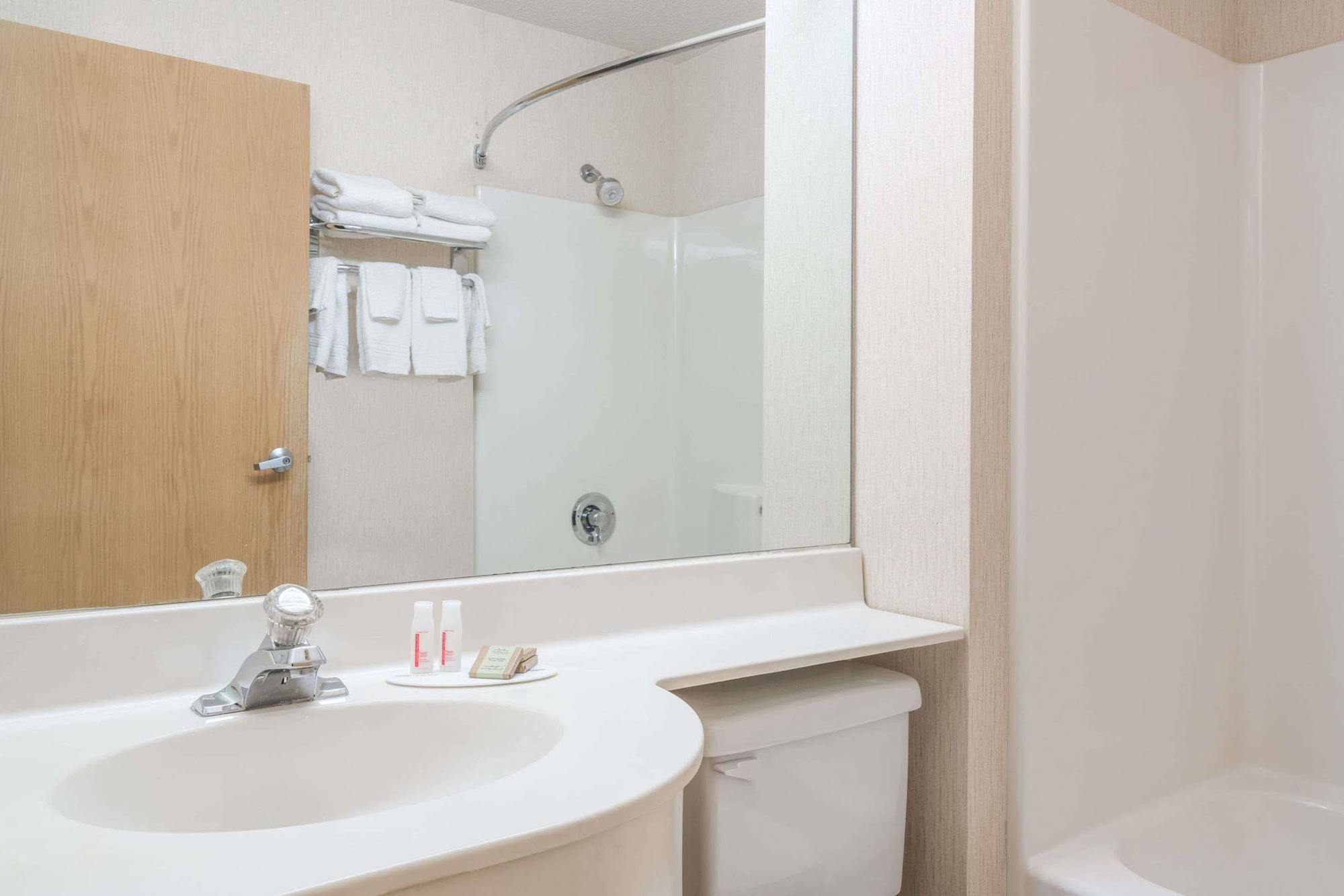 Super 8 By Wyndham Airport 2* Fargo