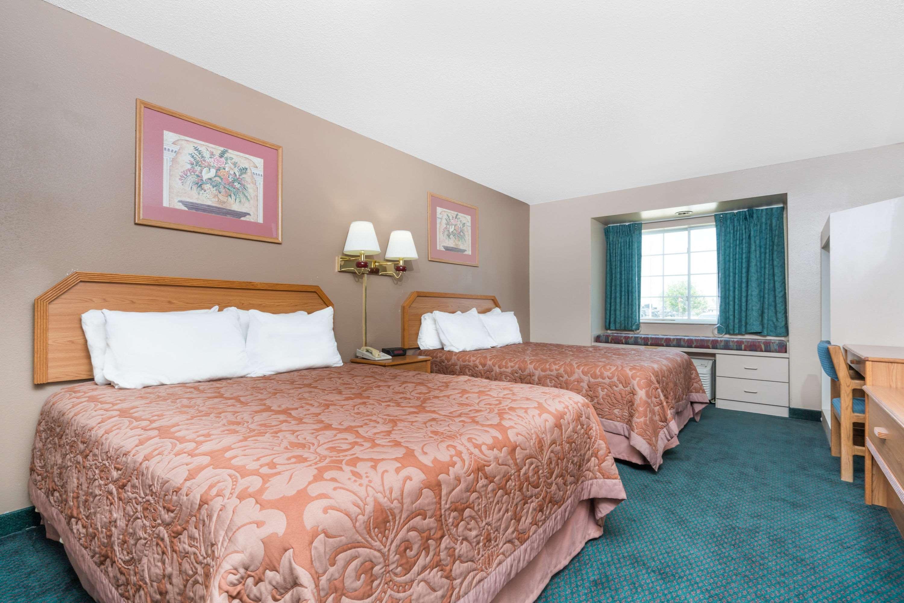 Hotel Super 8 By Wyndham Airport Fargo
