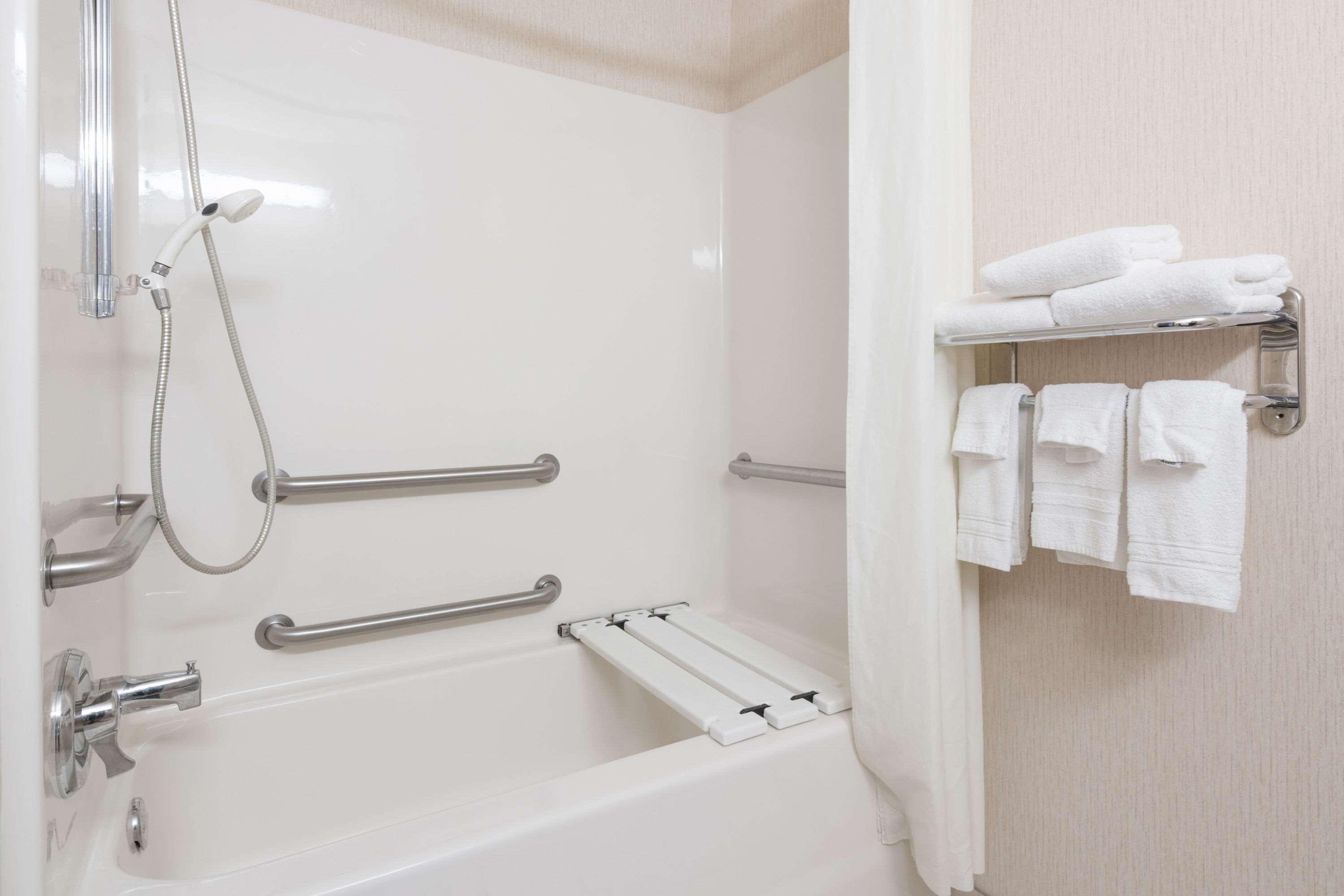 Super 8 By Wyndham Airport Hotel 2*