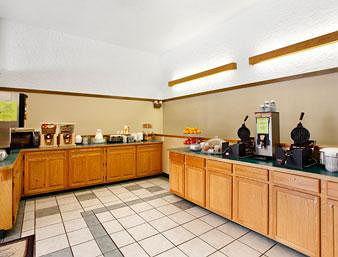 Hotel Super 8 By Wyndham Airport Fargo